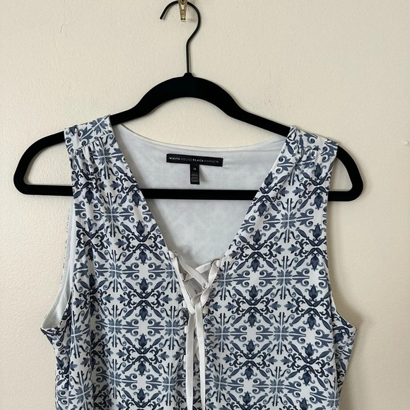 White House Black Market Women's Medium Blue and White Sleeveless Top - Picture 2 of 5